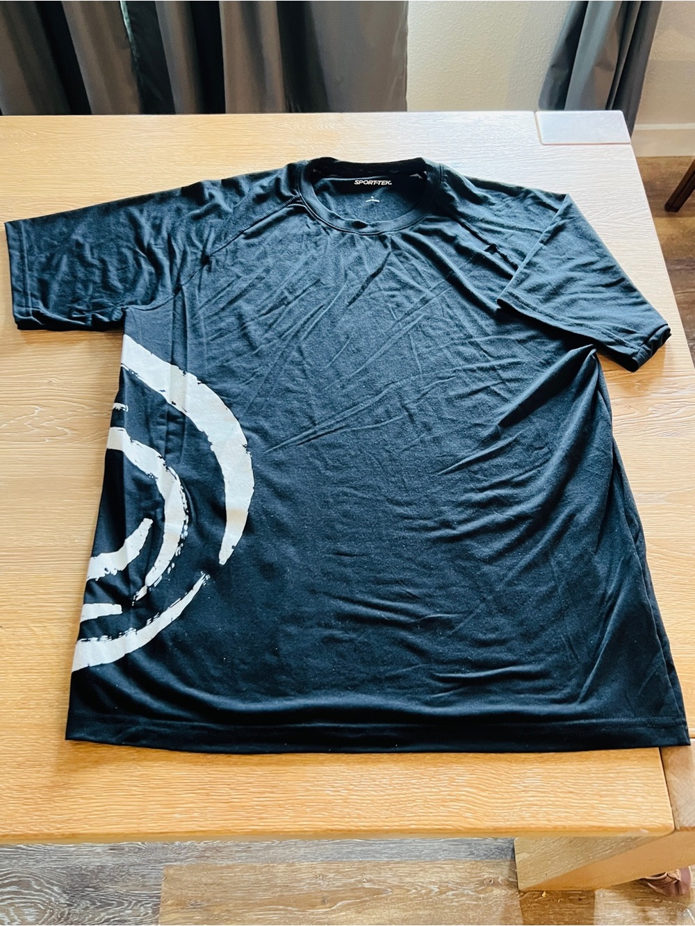 😵‍💫🌀NWT ISLAND INSPIRED SPORT-TEK TEE W/OCEAN CIRCULAR GRAPHIC🌀😵‍💫